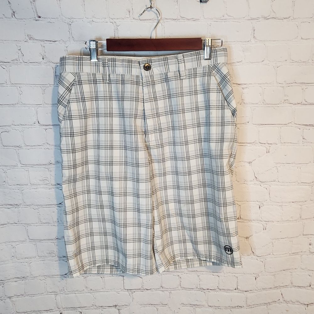 Travis Mathew Flat Front White and Black Shorts, Size 32